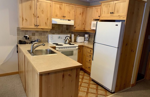 East Kootenay House | Newly renovated, Ski in/Walk out