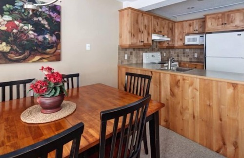 East Kootenay House | Newly renovated, Ski in/Walk out