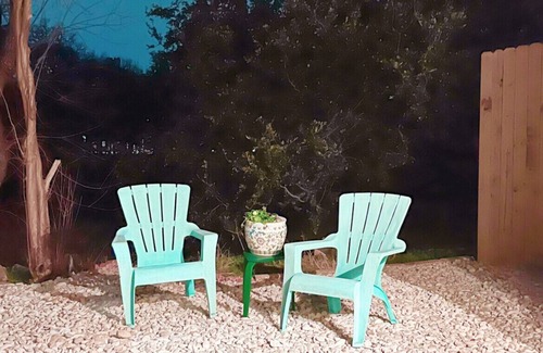 Austin Apartment | Newly Renovated South Austin Guesthouse with Private Backyard