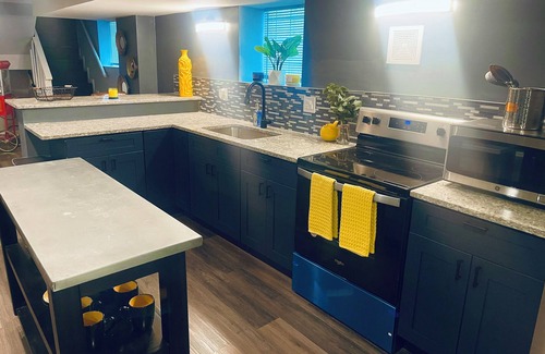 Chatham Apartment | Newly Renovated Southside Gem