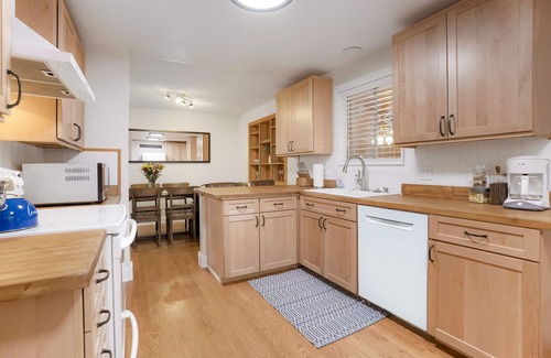 North Central Westminster House | Newly Renovated-Spacious-20min to Den& Boulder-HotTub/Game Room/Basketball Court