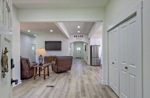 Clayton House | Newly Renovated & Spacious 4/3.5 Peaks Ridge @ Downtown Clayton - Pet Friendly!