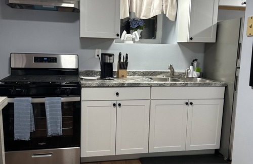 Clifton Apartment | Newly Renovated Studio. Private Yard, Quiet neighborhood. 5 min to all major hwy