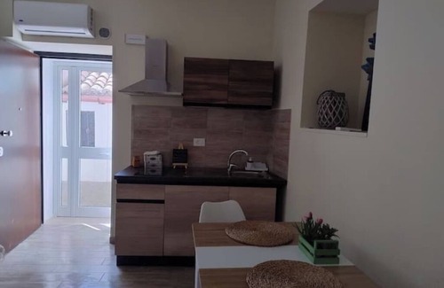 Pizzo Apartment | Newly renovated studio apartment in Old Alley