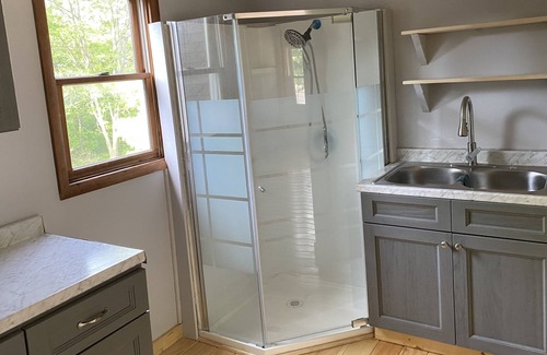 Walworth Apartment | Newly renovated studio!