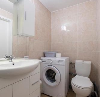 Ljubljana Apartment | Newly renovated Studio with Air Conditioner & FREE Parking