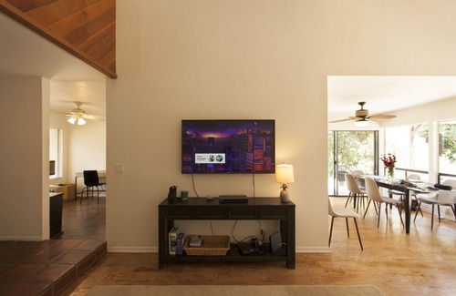 Ojai House | Newly-renovated stunning getaway, walk to town, garden, mountain views