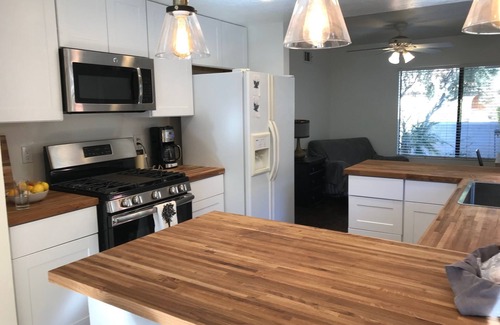 Ojai House | Newly-renovated stunning getaway, walk to town, garden, mountain views
