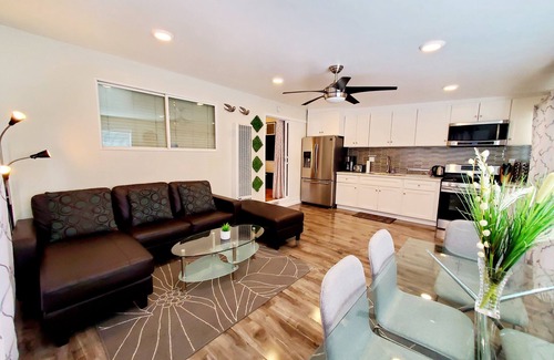 Oak Park House | Newly Renovated Stylish Guest Suite with Exterior Entrance