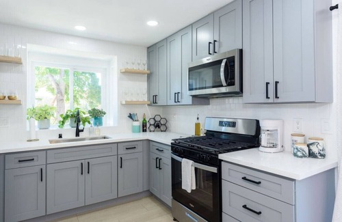 Vista House | Newly Renovated | Stylish | Firepit | Comfort