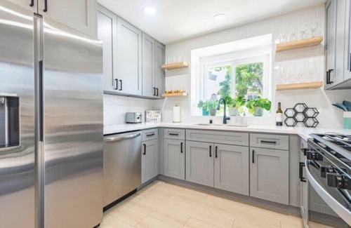 Vista House | Newly Renovated | Stylish | Firepit | Comfort