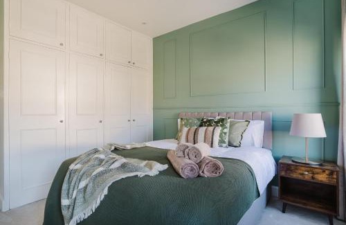 Canary Wharf Apartment | Newly Renovated Stylish Urban Modern 2BED 1Bath E14 Flat