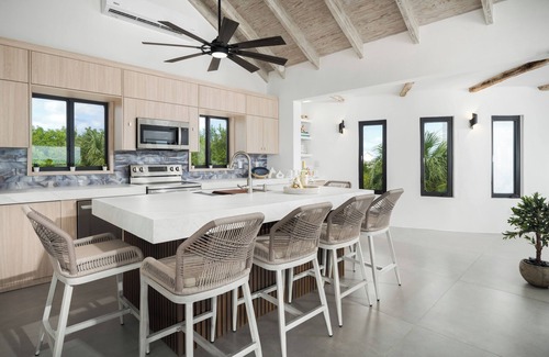 Venetian Road Settlement Villa | NEWLY RENOVATED Ocean Front 4-BR/2Bath luxury villa.