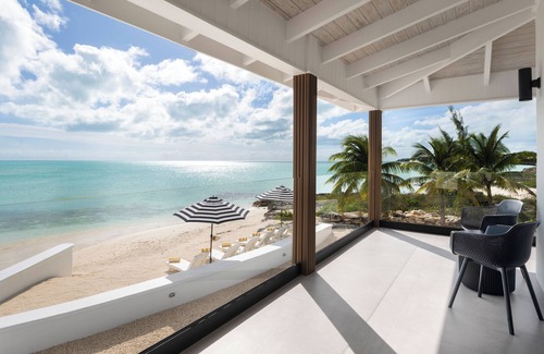 Venetian Road Settlement Villa | NEWLY RENOVATED Ocean Front 4-BR/2Bath luxury villa.