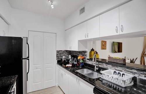 Aventura Condo | newly renovated the yacht club at aventura free parking