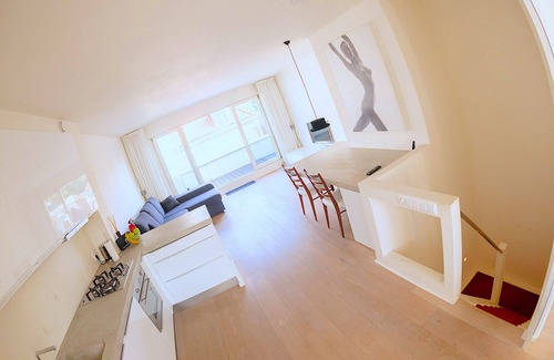 De Weteringschans Apartment | Newly renovated top floor apartment in a quiet street of the historic centre.