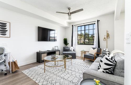 Delray Beach Apartment | Newly renovated Townhome with King bed