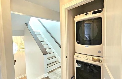 New Buffalo Apartment | Newly Renovated Townhome located in town - walk to beach, train, & restaurants!
