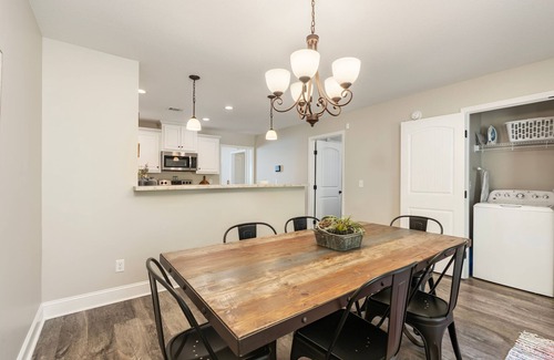 Perry House | Newly renovated townhome 11 min from GA National Fair Grounds!