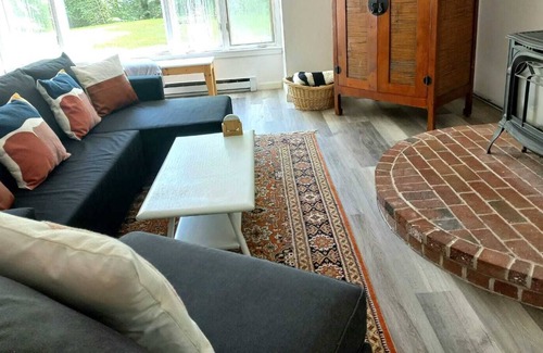 Conway House | Newly renovated townhouse with tennis court and pool.