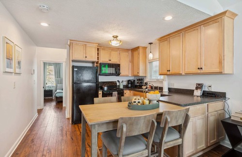 Tremont House | Newly Renovated Tremont Treasure I Cozy + Modern