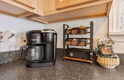 Tremont House | Newly Renovated Tremont Treasure I Cozy + Modern