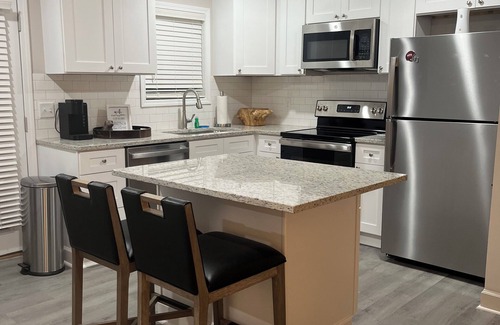 Starkville Condo | Newly renovated, updated condo ON CAMPUS, it is sure to satisfy your every need.