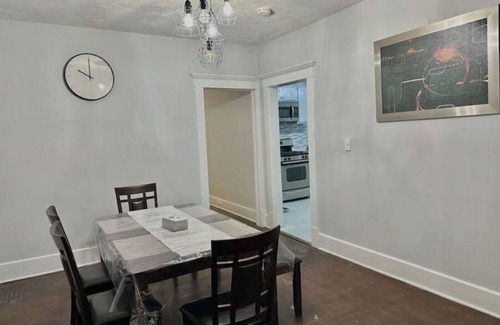 North Buffalo House | Newly Renovated ! Upper Modern Large 3 Bed House