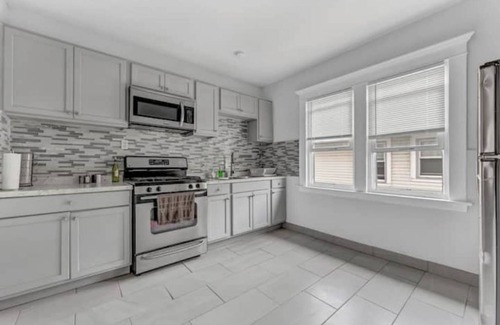 North Buffalo House | Newly Renovated ! Upper Modern Large 3 Bed House