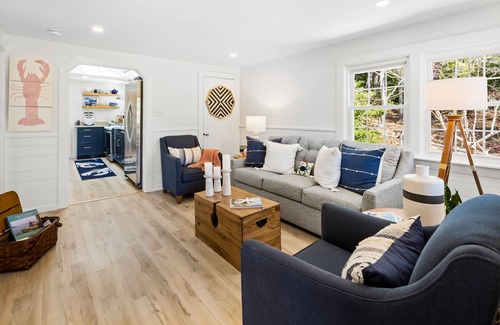 West Chatham Cottage | Newly Renovated Upscale Cottage/Pvt 2 KING BR Ensuite/1 Mile to Hardings Beach