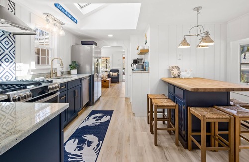 West Chatham Cottage | Newly Renovated Upscale Cottage/Pvt 2 KING BR Ensuite/1 Mile to Hardings Beach