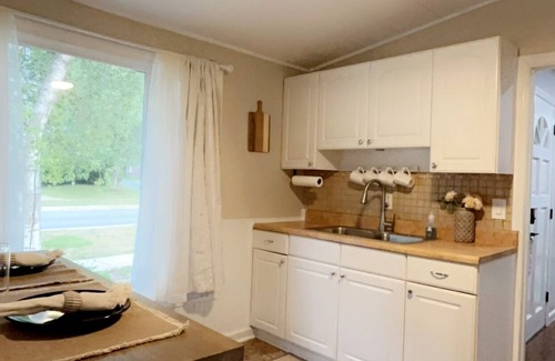 Alexandria Bay House | Newly Renovated Bright & Cozy Retreat