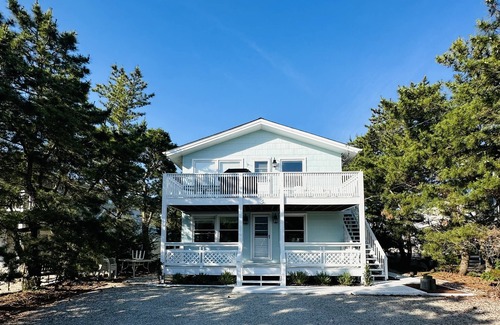 Barnegat Light House | Newly Renovated Beach Block 3 Bedroom 1st Floor Duplex