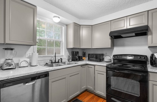 Seat Pleasant House | NEWLY RENOVATED & NEWLY FURNISHED Cozy 3BR TH IN CAPITOL HGTS