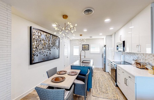 Del Mar Condo | Newly renovated 2nd-floor condo with streaming, balcony, beautiful views, AC