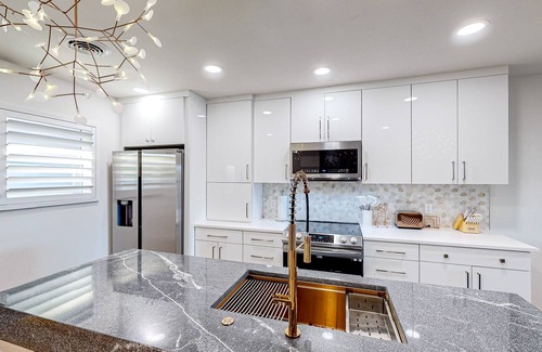 Del Mar Condo | Newly renovated 2nd-floor condo with streaming, balcony, beautiful views, AC