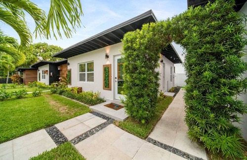 Victoria Park Apartment | Newly Renovated Coastal 1-Bedroom Near the Beach in Las Olas