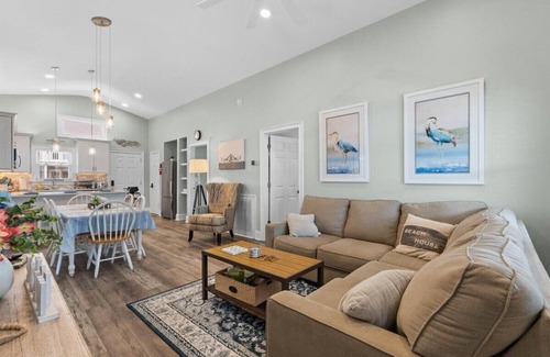 Ocean Isle Beach House | Newly Renovated 4-bedroom house with AC, WiFi in delightful Ocean Isle Beach
