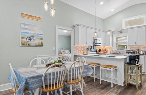 Ocean Isle Beach House | Newly Renovated 4-bedroom house with AC, WiFi in delightful Ocean Isle Beach