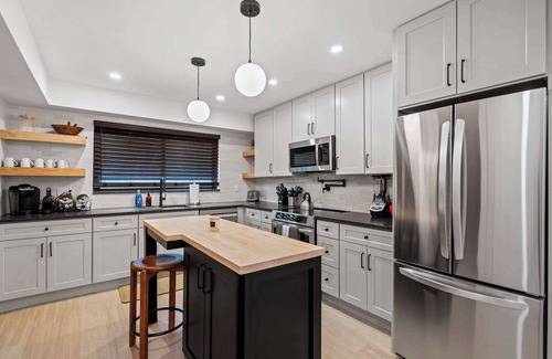 Rochester Hills House | Newly Renovated 5BR/2.5BA w/Jacuzzi!