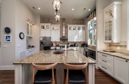 Seabrook Island House | Newly Renovated! Open Floor Plan! Walk to Beach, Amenity Cards! Sleeps 10!