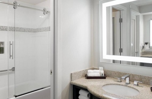 Tri-West Hotel | Newly-renovated luxury suites w/kitchenette & balcony! Close to Beverly Hills