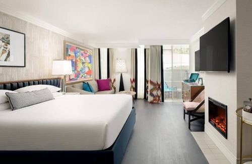 Tri-West Hotel | Newly-renovated luxury suites w/kitchenette & balcony! Close to Beverly Hills