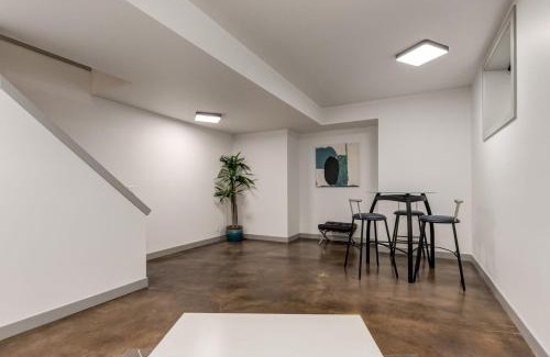 Hillhurst House | Newly Renovated Vacation Home w/Hot Tub & Garage