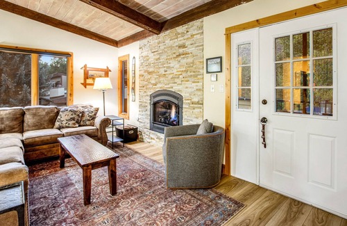 Intermountain House | Newly Renovated Vail Valley Escape with Balcony, Free Shuttle to Slopes