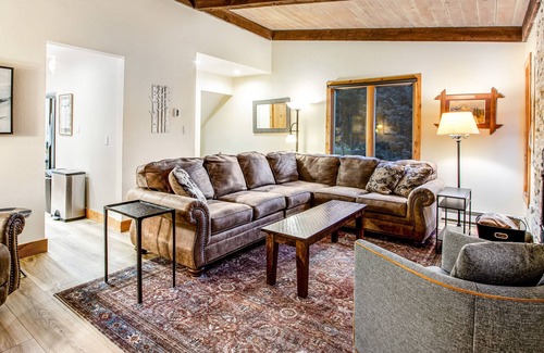 Intermountain House | Newly Renovated Vail Valley Escape with Balcony, Free Shuttle to Slopes