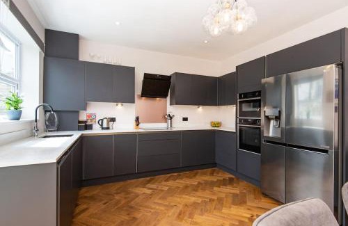Southwick House | Newly renovated Victorian house with free parking