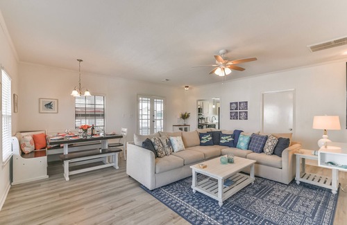 Jamaica Beach House | Newly Renovated Waterfront Home w/Kayaks/Bikes, Ping Pong,4 bedroom, 2 bathroom