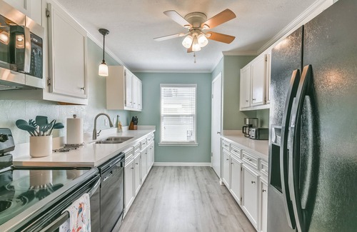 Jamaica Beach House | Newly Renovated Waterfront Home w/Kayaks/Bikes, Ping Pong,4 bedroom, 2 bathroom