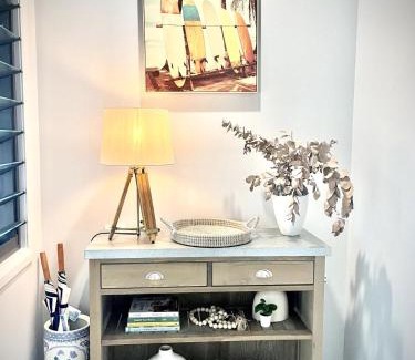 Palm Beach Apartment | Newly Renovated, walk to beach, jump in pool